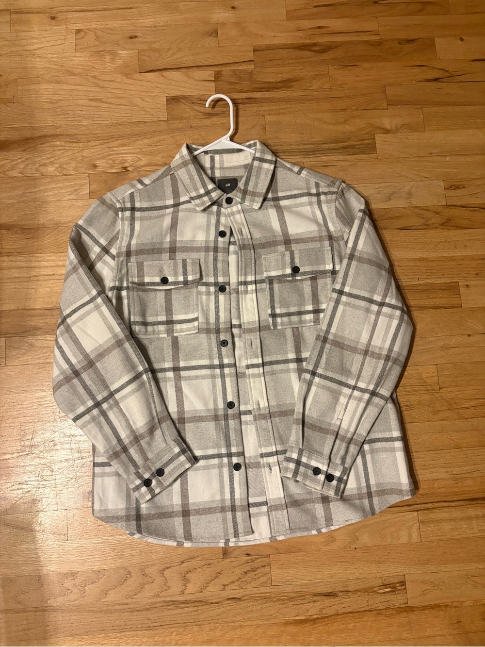 H&M MENS Plaid Button-Up Shacket in Cream and Gray